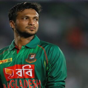 বাঁহাতি অলরাউন্ডারের আকস্মিক সমাপ্তি? বাসের ছাদে খেলা শুরু, বিশ্বসেরা হয়েও কেন বোর্ডের কোপে পড়লেন শাকিব!