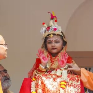 কুমারী রূপে মা! অষ্টমীর সকালে বেলুড় মঠের অলৌকিক দৃশ্য, বছরের এই দিনটির জন্য কেন মুখিয়ে থাকে ভক্তরা?