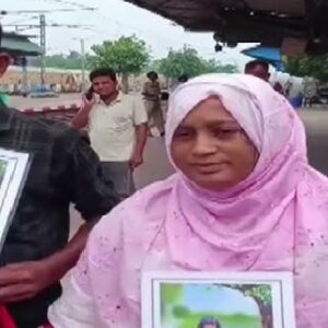 মেয়ের খুনের বিচার চেয়ে পথে মা-বাবা, বন্ধ করে দেওয়া হল পুলিশ সুপারের অফিসের দরজা!