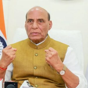 সেনাদের মাঝে প্রতিরক্ষামন্ত্রী, ‘অপারেশন সিঁদুর’-এ ব্যর্থ পাকিস্তান, কিন্তু সন্ত্রাসবাদের বিরুদ্ধে লড়াই এখনও চলছে, মন্তব্য রাজনাথ সিংয়ের!