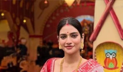 সব অভিমান মুছে বিজয়া দশমীতে একসঙ্গে যশ-নুসরত! লাল পাড় সাদা শাড়ি, শাঁখা-পলায় মাকে বরণ করলেন অভিনেত্রী!