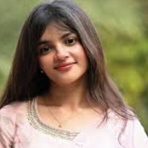 প্রয়াত বাবাকে ছাড়া দুর্গাপূজা কতটা বেরঙিন? অভিষেকের বাড়ির পুজোয় কেন মন খারাপ নেটপাড়ার!