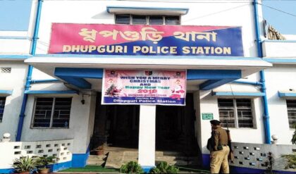 ৪ জনের মৃত্যুতে জাতীয় সড়ক স্তব্ধ! পথ সম্প্রসারণ ও বাতির দাবিতে অবরোধ, দীর্ঘ আলোচনার পর নিয়ন্ত্রণে এল পরিস্থিতি