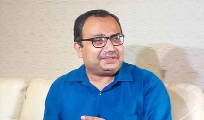 ‘প্রচণ্ড শক্তিশালী কেউ আমাকে পছন্দ না করলে আমিও করি না’! কুণাল ঘোষের মুখে বিদ্রোহের সুর, কাকে ইঙ্গিত করলেন ‘টিমের প্লেয়ার’ বলে?