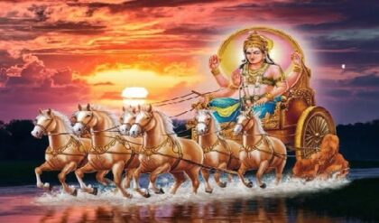 ব্রিটিশ আমলের নস্টালজিয়া! প্রতিমা বিসর্জনে রেলের কামরায় ঢাকের বাদ্যি, রংবুল ঘাটে চমক দেখল পাহাড়