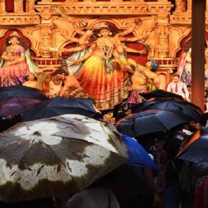 Weather: বিসর্জন কাটবে বৃষ্টিতে? কলকাতা-সহ এই ৮ জেলায় জারি ভারী বৃষ্টির অ্যালার্ট