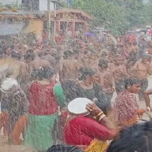 বিজয়া দশমীতে বাংলার এই গ্রামে হয় ‘কাদা খেলা’ উৎসব, জেনেনিন নেপথ্যে কারণ?