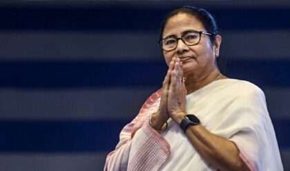 ২০২৬-এও ভবানীপুরেই প্রার্থী হচ্ছেন মমতা? বিজয়া সম্মিলনীতে ইঙ্গিত তৃণমূলের শীর্ষ নেতৃত্বের, বহিরাগত নিয়ে ‘উদ্বেগ’ প্রকাশ মুখ্যমন্ত্রীর