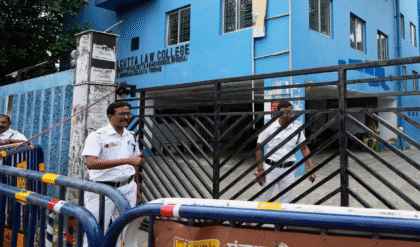 পুজোর ছুটিতে ‘চুপিসারে’ জামিন পেল কসবা গণধর্ষণ কাণ্ডের অভিযুক্ত নিরাপত্তারক্ষী! জামিন বাতিলের দাবিতে হাইকোর্টে নির্যাতিতা পুজোর ছুটিতে ‘চুপিসারে’ জামিন পেল কসবা গণধর্ষণ কাণ্ডের অভিযুক্ত নিরাপত্তারক্ষী! জামিন বাতিলের দাবিতে হাইকোর্টে নির্যাতিতা