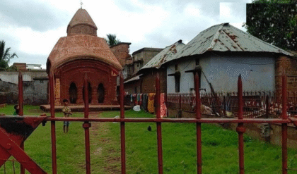 ঝুঁকিপূর্ণ প্রাচীন মন্দির ফেরাবে জৌলুস! মুখ্যমন্ত্রীর উদ্যোগে বীরভূমের ১৪ শিব মন্দিরের সংস্কারের আশা, ভক্তদের মধ্যে খুশির হাওয়া ঝুঁকিপূর্ণ প্রাচীন মন্দির ফেরাবে জৌলুস! মুখ্যমন্ত্রীর উদ্যোগে বীরভূমের ১৪ শিব মন্দিরের সংস্কারের আশা, ভক্তদের মধ্যে খুশির হাওয়া
