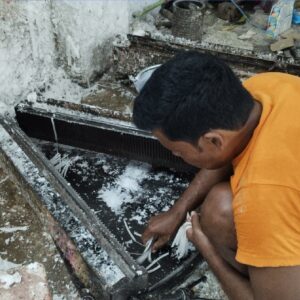 বৈদ্যুতিক আলোর বাড়বাড়ন্ত, বাঙালি ঐতিহ্য রক্ষায় গঙ্গারামপুরে চলছে মোমবাতি তৈরির কর্মযজ্ঞ বৈদ্যুতিক আলোর বাড়বাড়ন্ত, বাঙালি ঐতিহ্য রক্ষায় গঙ্গারামপুরে চলছে মোমবাতি তৈরির কর্মযজ্ঞ