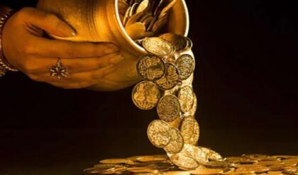 ধনতেরাসের দিনে শনিদেবের আশীর্বাদ! ৪ রাশির জীবনে আসছে বিরাট আর্থিক পরিবর্তন? ধনতেরাসের দিনে শনিদেবের আশীর্বাদ! ৪ রাশির জীবনে আসছে বিরাট আর্থিক পরিবর্তন?