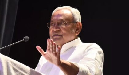বিহারের ভোটে জোটের টিকিট নিয়ে ধুন্ধুমার, নীতীশের বাড়ি ঘিরে নেতাদের বিক্ষোভ