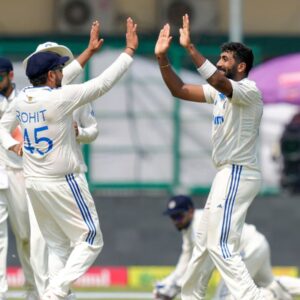 ২-০ হোয়াইটওয়াশ, KL রাহুল-এর ফিফটি, ওয়েস্ট ইন্ডিজকে গুঁড়িয়ে সিরিজ জিতল ভারত। ২-০ হোয়াইটওয়াশ, KL রাহুল-এর ফিফটি, ওয়েস্ট ইন্ডিজকে গুঁড়িয়ে সিরিজ জিতল ভারত।