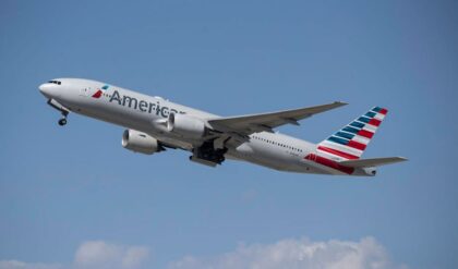 মাঝ-আকাশে ভারতীয় যুবকের তাণ্ডব, কাঁটাচামচ দিয়ে দুই যাত্রীর উপর হামলা, ফ্লাইট জরুরি অবতরণ!