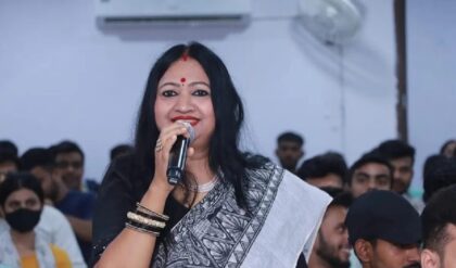 ভোটার টানতে নীতীশ সরকারের নতুন কৌশল! বিহারে ‘সুইপ আইকন’ হলেন লোকশিল্পী নীতু কুমারী নবগীত, কেন এই উদ্যোগ?