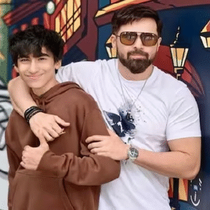 বাবার ‘ইনটিমেসি কোচ’ ক্যামিওতে লজ্জিত ছেলে! “স্কুলের সবকিছু নষ্ট করে দিয়েছো,” ইমরান হাশমি ফাঁস করলেন আয়ানের প্রতিক্রিয়া বাবার ‘ইনটিমেসি কোচ’ ক্যামিওতে লজ্জিত ছেলে! “স্কুলের সবকিছু নষ্ট করে দিয়েছো,” ইমরান হাশমি ফাঁস করলেন আয়ানের প্রতিক্রিয়া