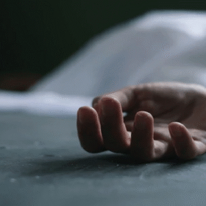 স্ত্রীর সঙ্গে মনোমালিন্যের জের? শোবার ঘরে ঝুলন্ত অবস্থায় মিলল যুবকের দেহ, তদন্ত শুরু পুলিশের