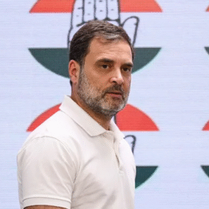 ভোটার তালিকা ইস্যুতে সুপ্রিম কোর্টে বড় ধাক্কা খেলেন রাহুল গান্ধী! কর্ণাটকে কারচুপির অভিযোগের তদন্তের আর্জি খারিজ, ECI-এর কাছে যাওয়ার নির্দেশ ভোটার তালিকা ইস্যুতে সুপ্রিম কোর্টে বড় ধাক্কা খেলেন রাহুল গান্ধী! কর্ণাটকে কারচুপির অভিযোগের তদন্তের আর্জি খারিজ, ECI-এর কাছে যাওয়ার নির্দেশ