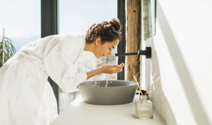 বার বার যাঁরা এইভাবে মুখ ধোন, তারা আজ থেকেই সাবধান হয়ে যান বার বার যাঁরা এইভাবে মুখ ধোন, তারা আজ থেকেই সাবধান হয়ে যান