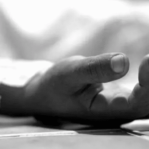 ‘বাঁচাও বাঁচাও’ চিৎকারে জড়ো হলো জনতা! হাওড়ায় বন্ধুকে খুনের পর নিজেই থানায় আত্মসমর্পণ, ঠিক কী ঘটেছিল? ‘বাঁচাও বাঁচাও’ চিৎকারে জড়ো হলো জনতা! হাওড়ায় বন্ধুকে খুনের পর নিজেই থানায় আত্মসমর্পণ, ঠিক কী ঘটেছিল?