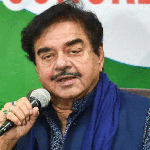 বিধায়কের পর এবার সাংসদ! কুলটিতে তৃণমূল সাংসদ শত্রুঘ্ন সিন্হার নামে পড়ল ‘নিখোঁজ’ পোস্টার, রাজনৈতিক তরজা তুঙ্গে বিধায়কের পর এবার সাংসদ! কুলটিতে তৃণমূল সাংসদ শত্রুঘ্ন সিন্হার নামে পড়ল ‘নিখোঁজ’ পোস্টার, রাজনৈতিক তরজা তুঙ্গে