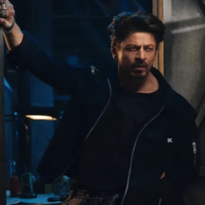 তলোয়ার হাতে স্যুট পরে কে তিনি? শাহরুখের নতুন ছবি ‘কিং’-এর শুটিং ফ্লোর থেকে ভিডিও ফাঁস, তোলপাড় নেটপাড়া তলোয়ার হাতে স্যুট পরে কে তিনি? শাহরুখের নতুন ছবি ‘কিং’-এর শুটিং ফ্লোর থেকে ভিডিও ফাঁস, তোলপাড় নেটপাড়া