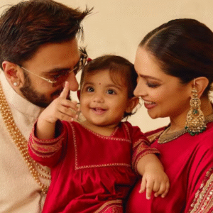 অবশেষে সামনে এল ‘দুয়া’! দীপাবলির উপহারে রণবীর-দীপিকার মেয়ের মিষ্টি হাসি দেখে তোলপাড় নেটদুনিয়া অবশেষে সামনে এল ‘দুয়া’! দীপাবলির উপহারে রণবীর-দীপিকার মেয়ের মিষ্টি হাসি দেখে তোলপাড় নেটদুনিয়া