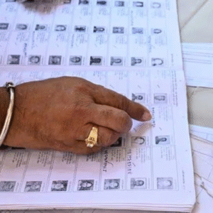 ভোটার তালিকায় ‘পাকিস্তানি’ নাগরিক! নৈহাটিতে চাঞ্চল্যকর তথ্য ফাঁস অর্জুন সিংয়ের, দায় চাপালেন তৃণমূল বিধায়ক ভোটার তালিকায় ‘পাকিস্তানি’ নাগরিক! নৈহাটিতে চাঞ্চল্যকর তথ্য ফাঁস অর্জুন সিংয়ের, দায় চাপালেন তৃণমূল বিধায়ক