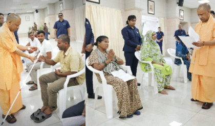 জনতা দর্শন যোগী আদিত্যনাথের, ‘অভিযোগ সমাধানে গাফিলতি বরদাস্ত নয়’, সরাসরি আধিকারিকদের হুঁশিয়ারি মুখ্যমন্ত্রীর!