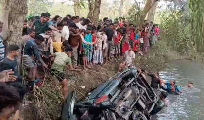 হাওড়ার উলুবেড়িয়ায় ভয়াবহ পুলকার দুর্ঘটনা, নিয়ন্ত্রণ হারিয়ে পুকুরে পড়ল স্কুল গাড়ি, মৃত্যু ৩ পড়ুয়ার!