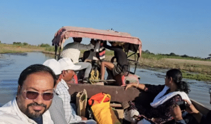শিয়ালের ডাকের গ্রাম ‘বাহির চর’, নদীর চর পেরিয়ে ট্রাক্টরে চড়ে বিএলও-কে নিয়ে হাজির হলেন বিডিও!