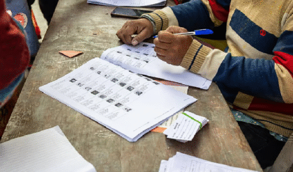 বিএলওদের বিক্ষোভের মাঝেও ‘যুদ্ধজয়’, ১৭ দিনেই ৯৯.৯১% কাজ শেষ করে নজির গড়লেন লাভপুরের পূজা!