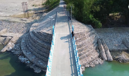 বানভাসি নাগরাকাটায় স্বস্তি! দেড় মাসের রুদ্ধশ্বাস চেষ্টায় খুলে গেল বামনডাঙা যাওয়ার ‘টানাটানি’ সেতু