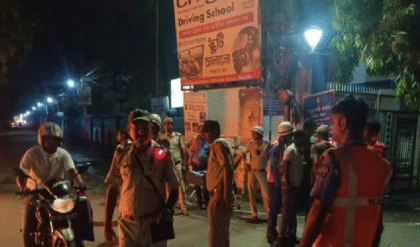 শীতে নিরাপত্তা সুনিশ্চিত করতে বাড়তি সতর্কতা, চুরি-ডাকাতি দমনে খানাকুল জুড়ে ওসি সুমীর মুখার্জির নেতৃত্বে পুলিশের কড়া নজরদারি