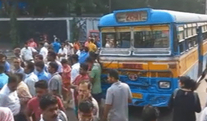 ‘নিয়মিত নজরদারির অভাব’,  ট্রাফিক মোড়ে বেপরোয়া বাসের তাণ্ডব! ছেলের শেষ যাত্রায় শোকে মুহ্যমান পরিবার