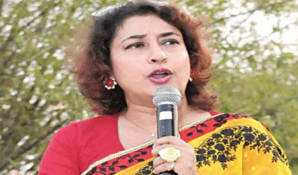 ‘রুটি বানালে ভোটে দাঁড়াবেন না’! পঞ্চায়েতে স্বামীর কর্তৃত্ব নিয়ে বিস্ফোরক মন্তব্য করলেন বীরভূমের সাংসদ শতাব্দী রায়