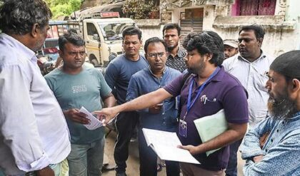 ‘ছেড়ে দে মা কেঁদে বাঁচি’ অবস্থা-কেন SIR-কে NRC ভাবছেন মানুষ? উধাও ভোটাররা; কাঁপছে পশ্চিমবঙ্গ!