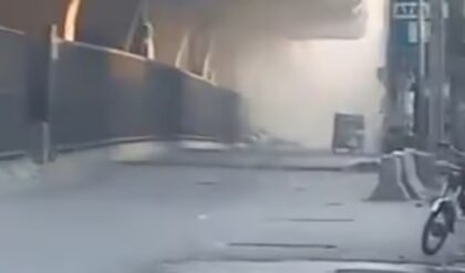 পাকিস্তানে আত্মঘাতী হামলা? তীব্র বিস্ফোরণে কেঁপে উঠল গোটা পেশোয়ার