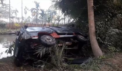 পুকুরে পুলকার, নিমেষে শেষ ৩ স্কুলপড়ুয়ার জীবন! চালকের কর্মকাণ্ডে ক্ষোভ জনতার