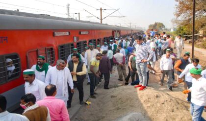 ট্রেনে এই ১০টি ভুল করলেই বিপদ! হতে পারে জরিমানা, জেল, এমনকি যাবজ্জীবন কারাদণ্ড!