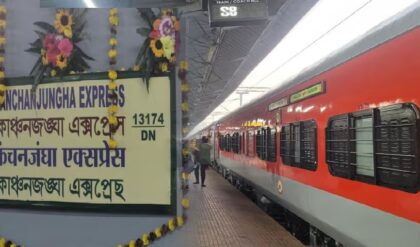 বাংলার লাইফলাইন কাঞ্চনজঙ্ঘা এবার নতুন রূপে, কেন বদলে গেল ট্রেনের কোচ?