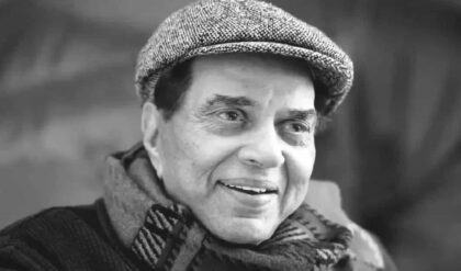 প্রয়াত ‘হি-ম্যান’ ধর্মেন্দ্র, শেষ নিঃশ্বাস ত্যাগ করলেন কিংবদন্তি অভিনেতা!