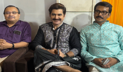 দ্বন্দ্ব ভুলে এক মঞ্চে টলিউড! দেব, জিৎ, কোয়েল-সহ তাবড় তারকাদের উপস্থিতিতে টেকনিশিয়ানস স্টুডিয়োর বিজয়া সম্মিলনী জমজমাট