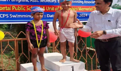 বহুমুখী প্রতিভার স্বীকৃতি! রেকর্ডবুকে নাম উঠল দাসপুরের ‘বিস্ময় বালক’ ভিভানের, মাত্র ৭ বছর বয়সেই ৩২টি পুরস্কার জয় বহুমুখী প্রতিভার স্বীকৃতি! রেকর্ডবুকে নাম উঠল দাসপুরের ‘বিস্ময় বালক’ ভিভানের, মাত্র ৭ বছর বয়সেই ৩২টি পুরস্কার জয়