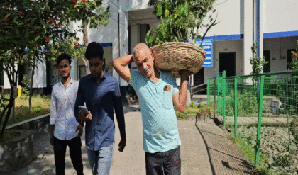 উচ্চপদের চাকরি ছেড়ে হাতে কোদাল! পুরী থেকে গাছ নিয়ে ডায়মন্ড হারবারে এলেন ‘সবুজ দূত’, অভিষেকের ‘সবুজ ডায়মন্ড হারবার’ লক্ষ‍্যে বড় পদক্ষেপ