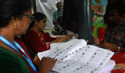 SIR আন্দোলনে এবার দিল্লি কাঁপাল তৃণমূল! কমিশনের আপত্তিতেও দশ সাংসদের দল নিয়ে সদর দপ্তরে ডেরেক-কল্যাণ-শতাব্দীরা