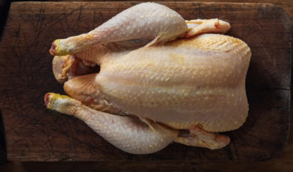 বাজার থেকে চিকেন কিনছেন বাসি নাকি ফ্রেশ? যাচাই করুন এই পদ্ধতিতে