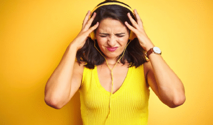 গান শোনার সময় হেডফোন ব্যবহার করছেন? সাবধান হয়ে যান