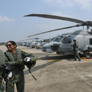 সমুদ্রে ভারতের ‘শিকারি বাজ’! নৌবাহিনীতে এল ঘাতক সিহক হেলিকপ্টার, এবার জলেই সমাধি হবে শত্রু সাবমেরিনের